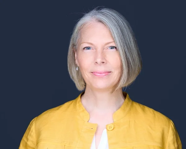 Professional corporate headshot example 1 - Berwyn photography by Images by IBA